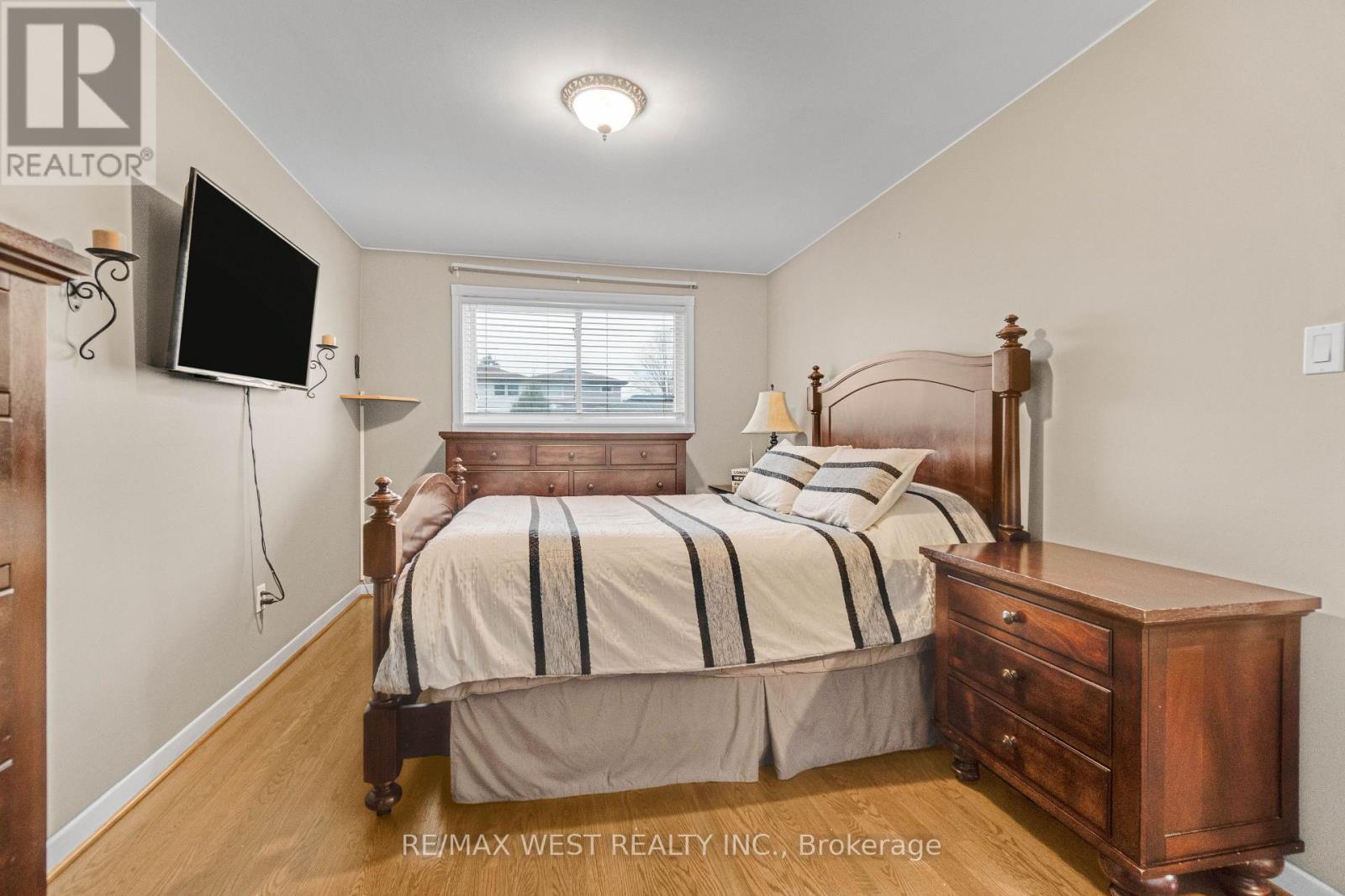 941 Stainton Drive, Mississauga, ON - Indoor Photo Showing Bedroom