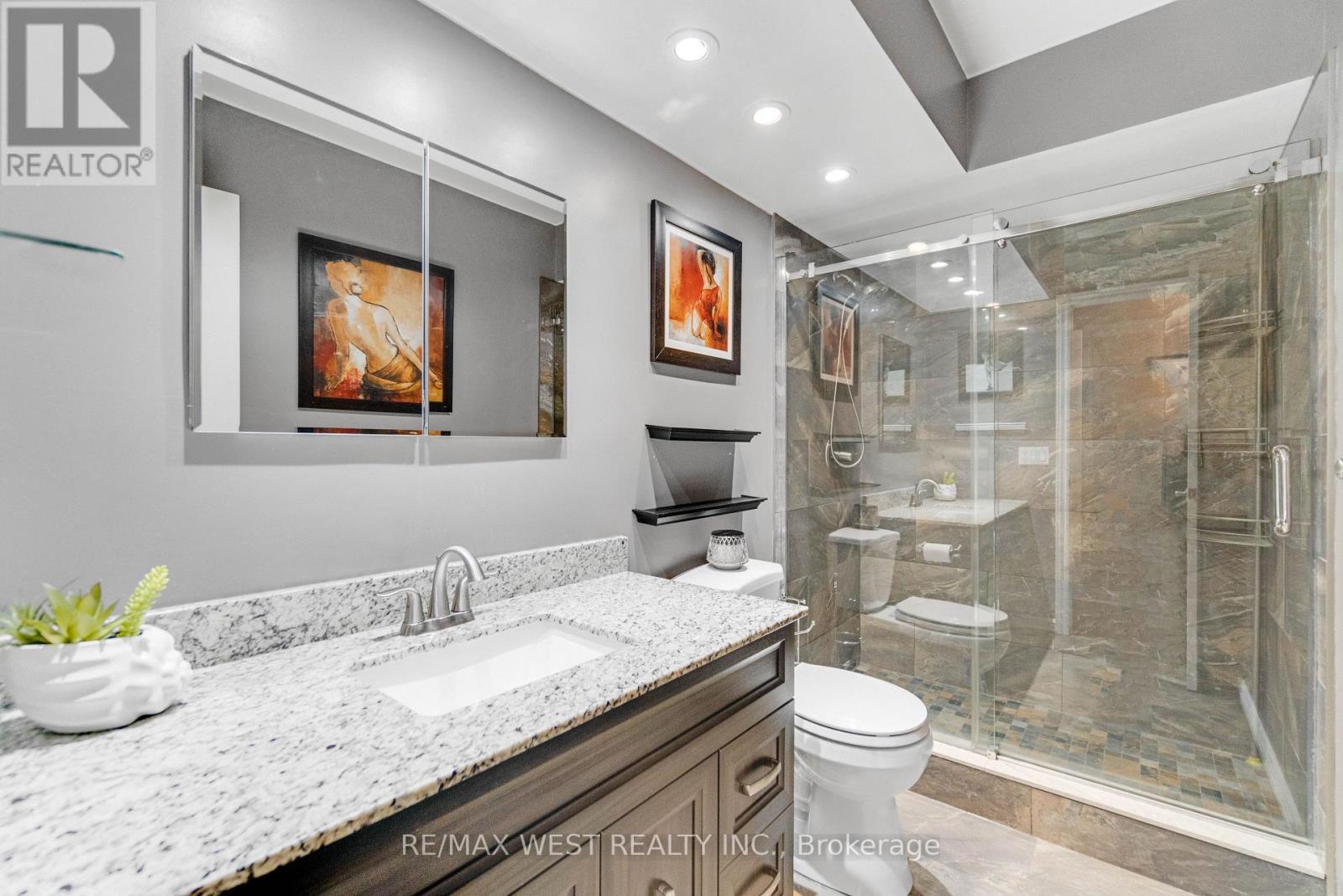 941 Stainton Drive, Mississauga, ON - Indoor Photo Showing Bathroom