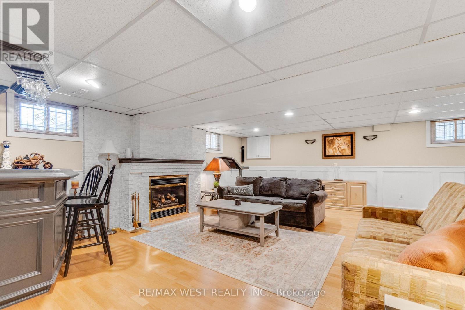 941 Stainton Drive, Mississauga, ON - Indoor With Fireplace
