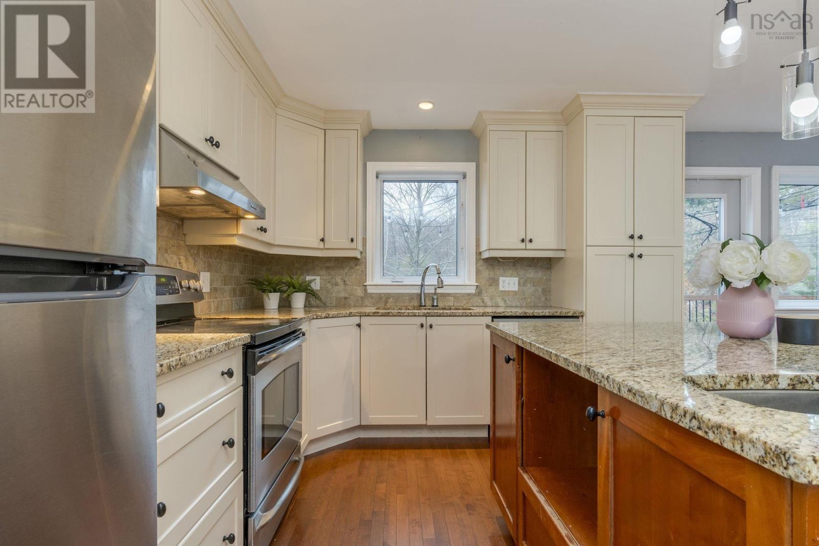 53 Heathside Crescent, Halifax, NS - Indoor Photo Showing Kitchen With Upgraded Kitchen