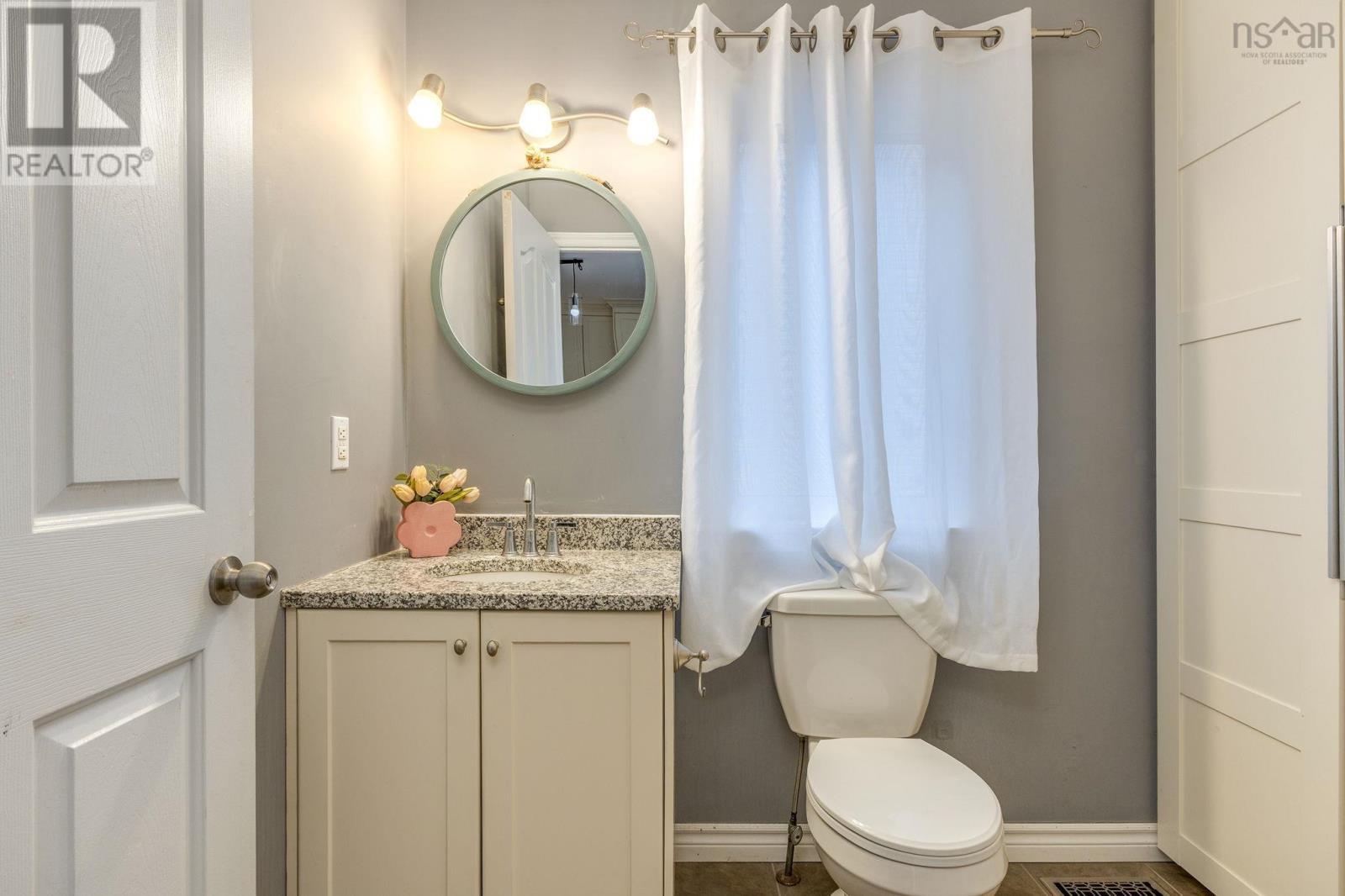 53 Heathside Crescent, Halifax, NS - Indoor Photo Showing Bathroom