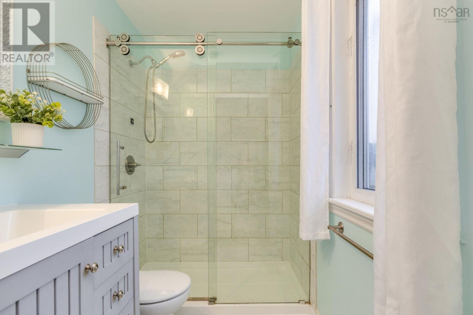 53 Heathside Crescent, Halifax, NS - Indoor Photo Showing Bathroom