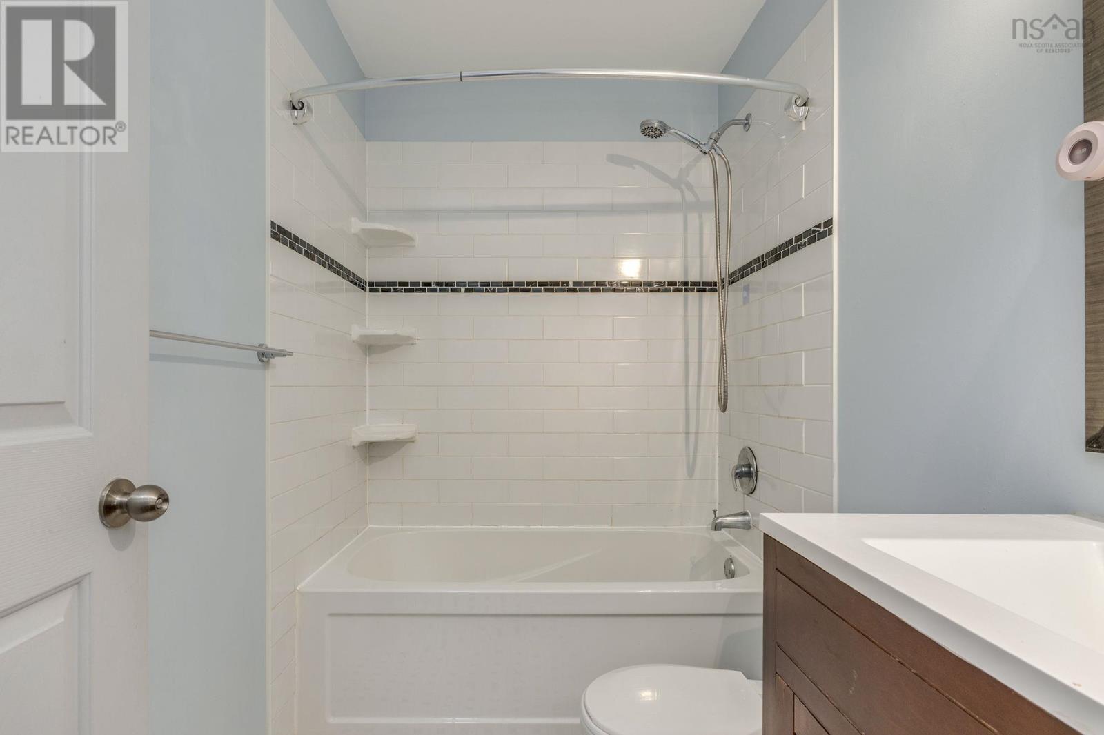 53 Heathside Crescent, Halifax, NS - Indoor Photo Showing Bathroom