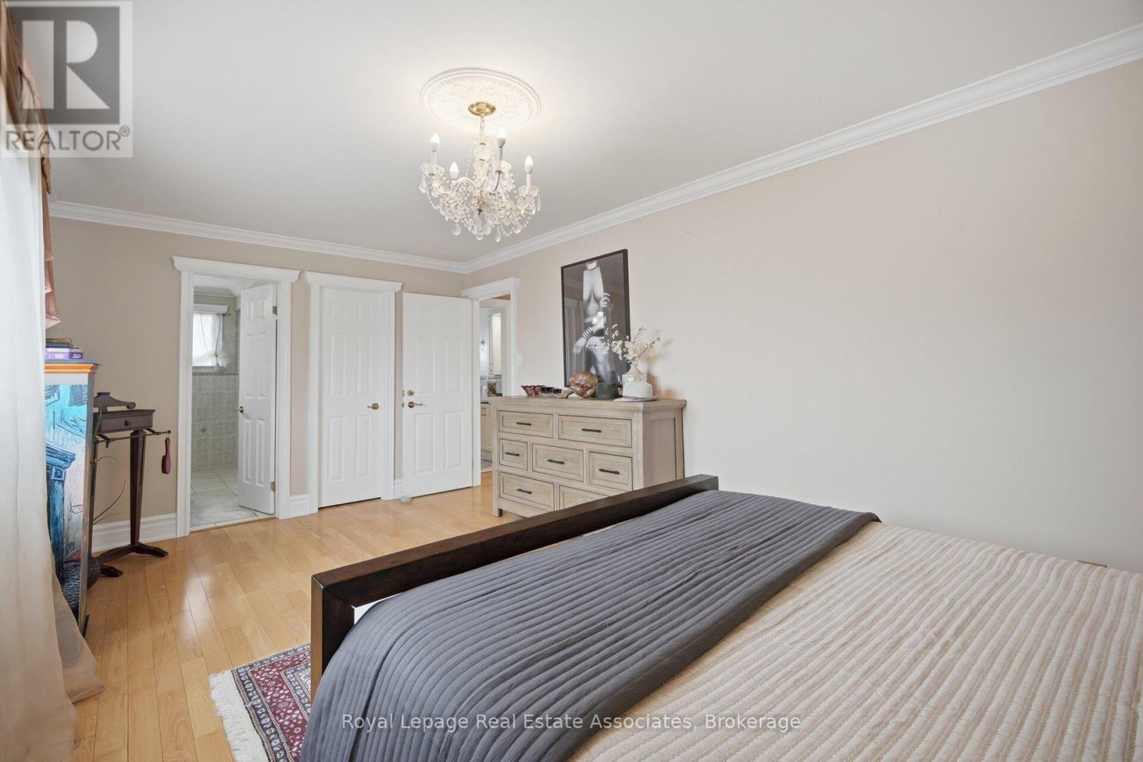 Primary Bedroom with walk-in closet - 1311 Underwood Drive, Mississauga, ON - Indoor Photo Showing Bedroom