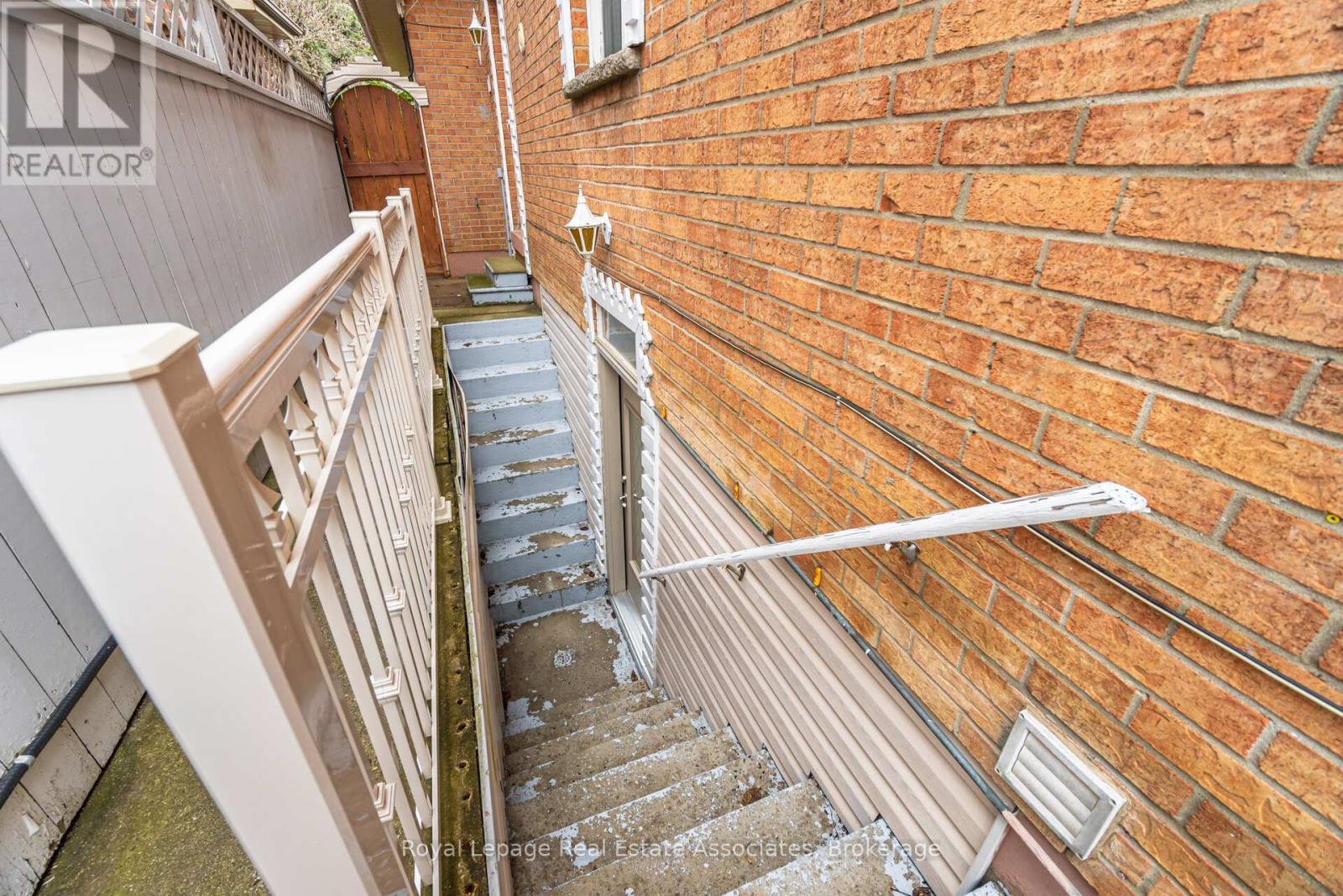 Separate entrance to basement - 1311 Underwood Drive, Mississauga, ON - Photo Showing Other Room