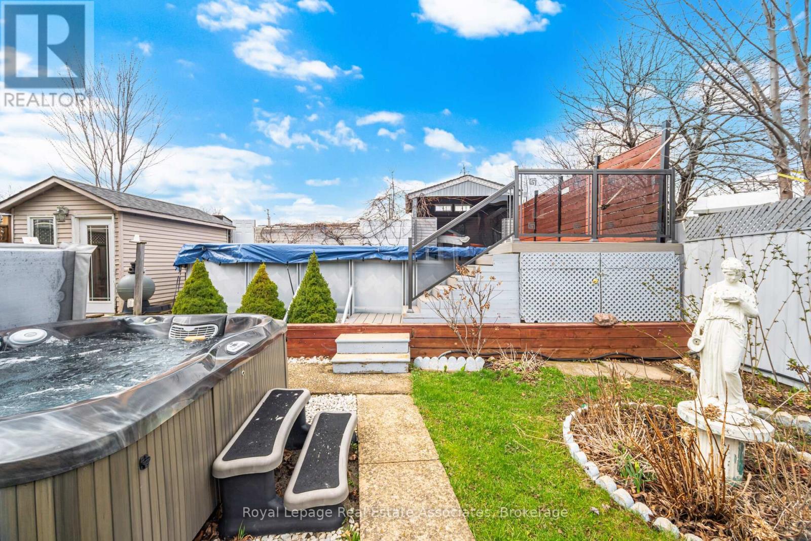 No need for cottage! - 1311 Underwood Drive, Mississauga, ON - Outdoor