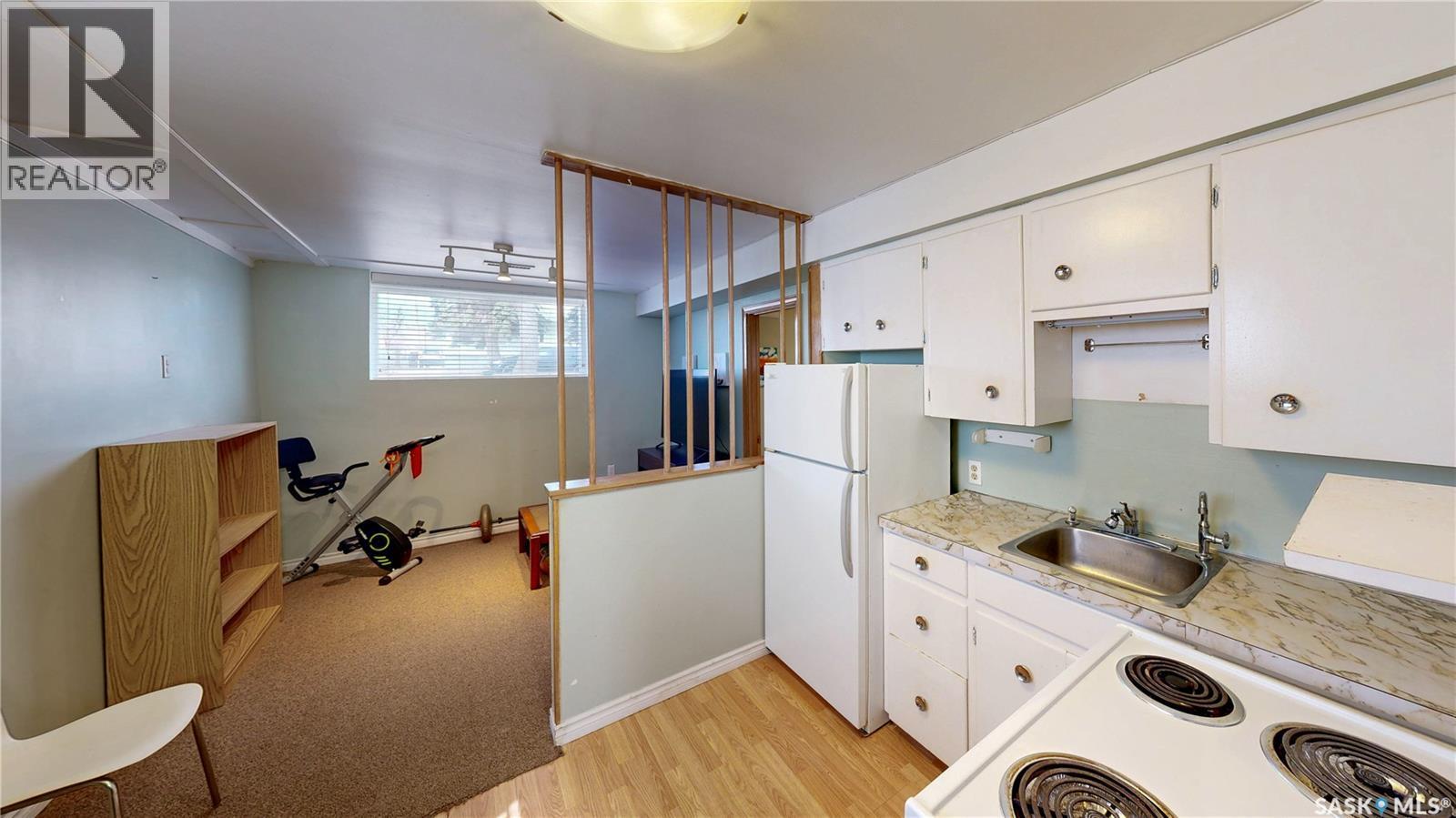 2711 Montreal Crescent, Regina, SK - Indoor Photo Showing Kitchen