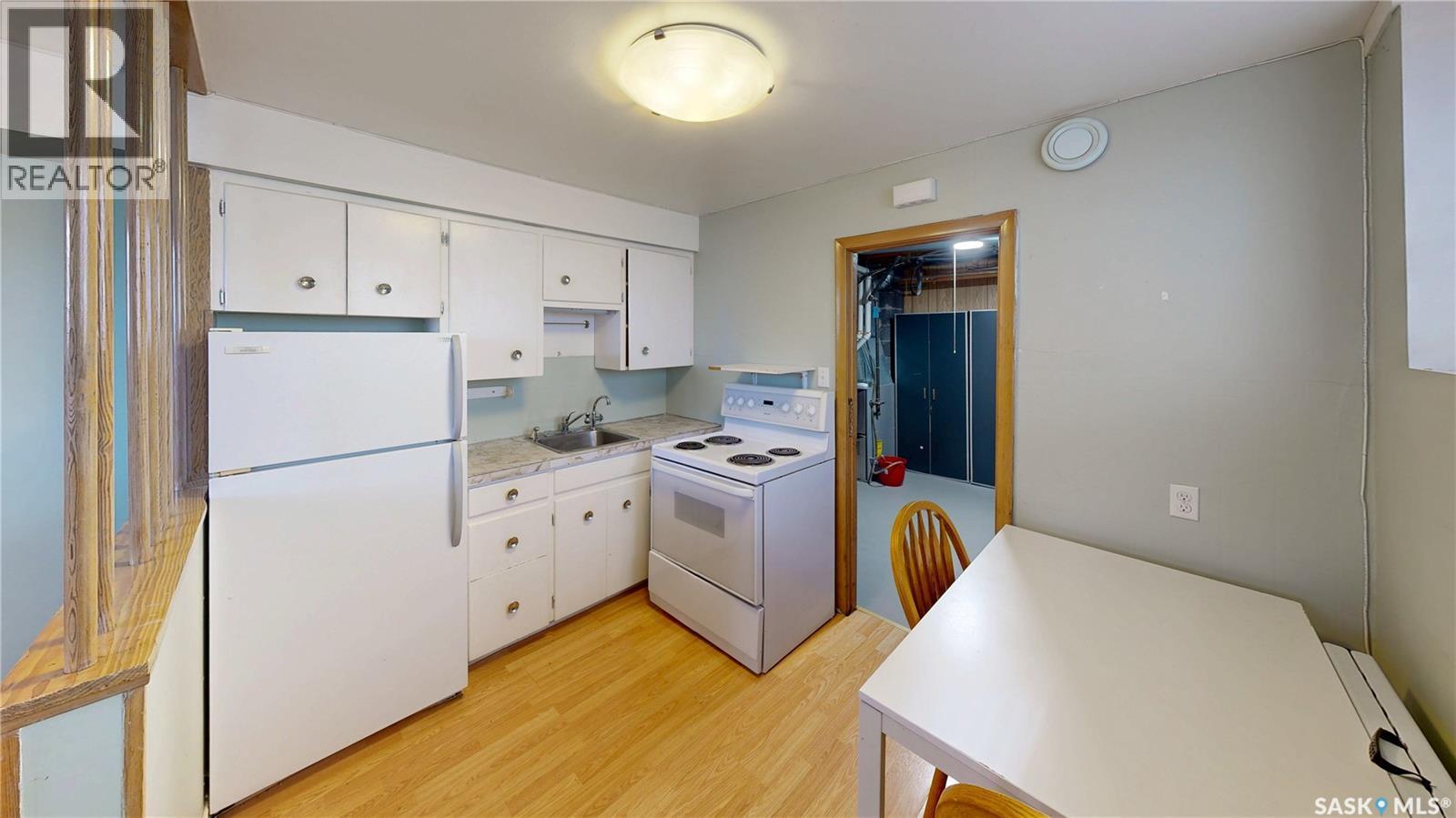 2711 Montreal Crescent, Regina, SK - Indoor Photo Showing Kitchen
