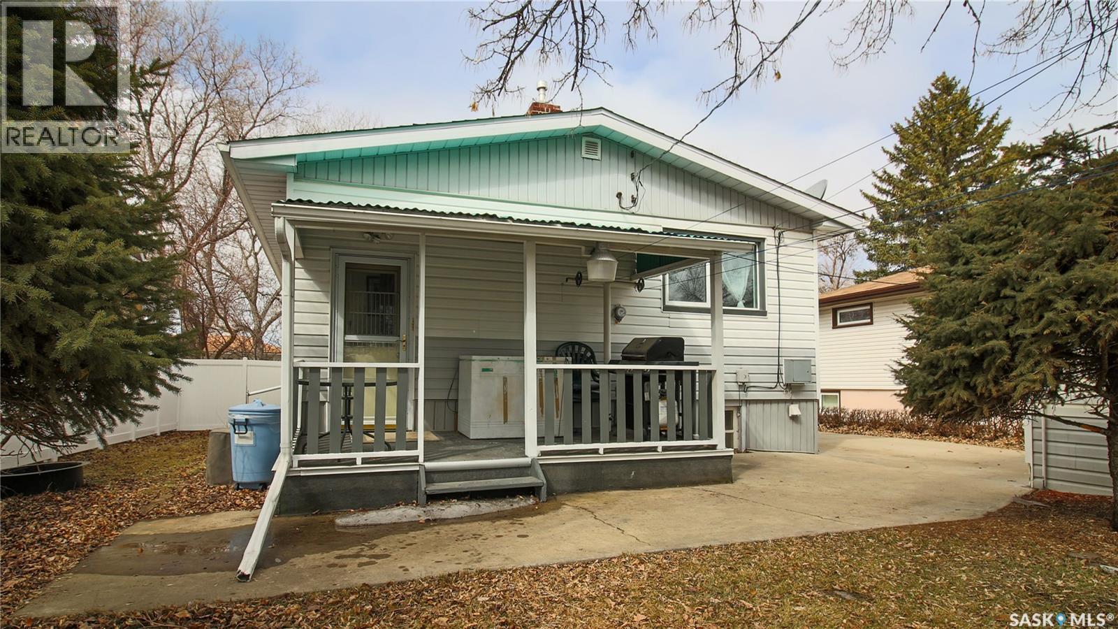 2711 Montreal Crescent, Regina, SK - Outdoor With Deck Patio Veranda