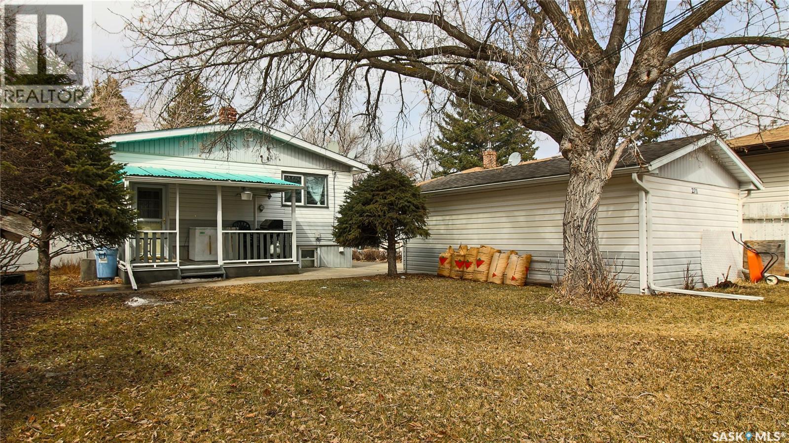 2711 Montreal Crescent, Regina, SK - Outdoor With Deck Patio Veranda