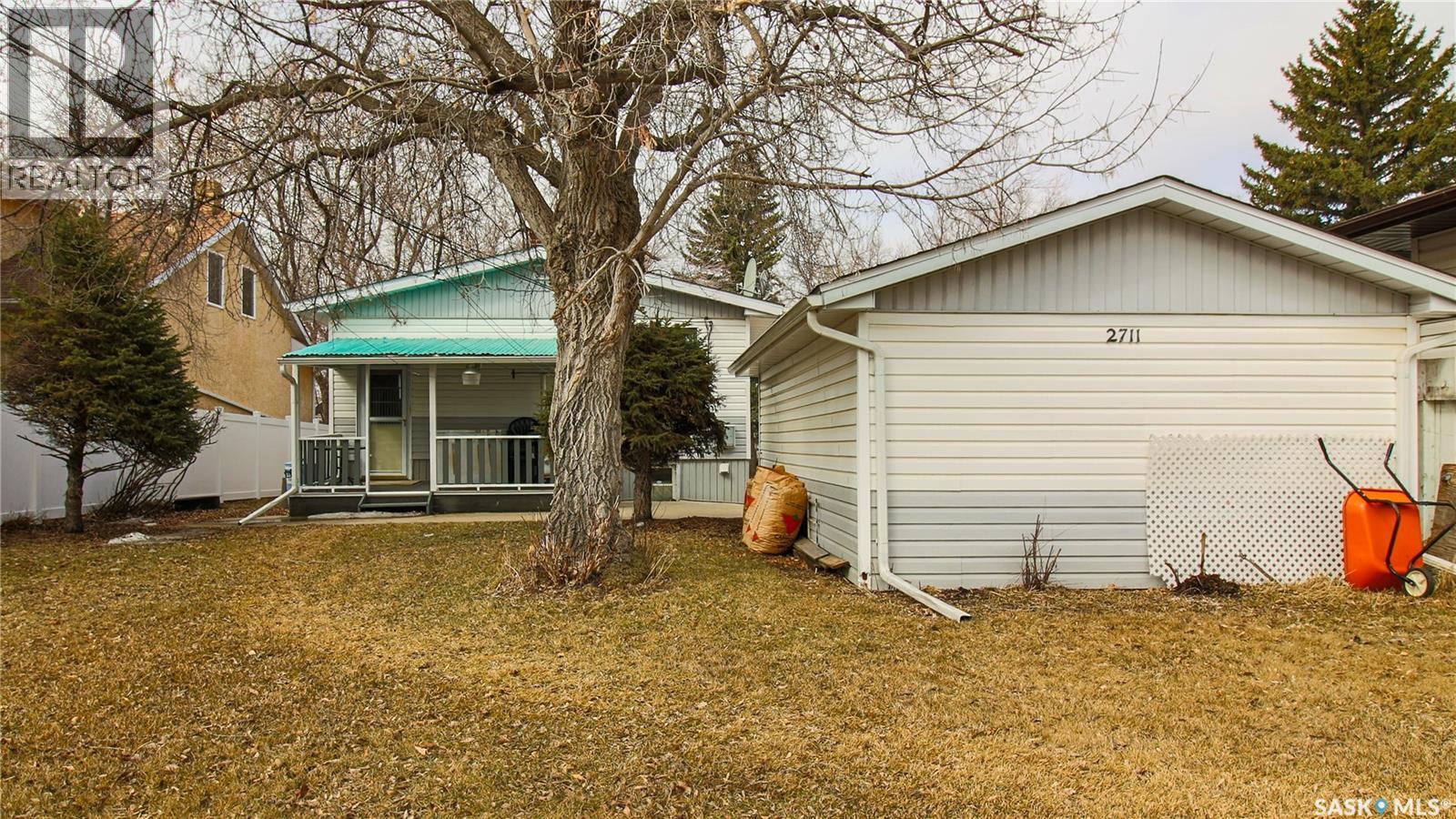 2711 Montreal Crescent, Regina, SK - Outdoor With Deck Patio Veranda