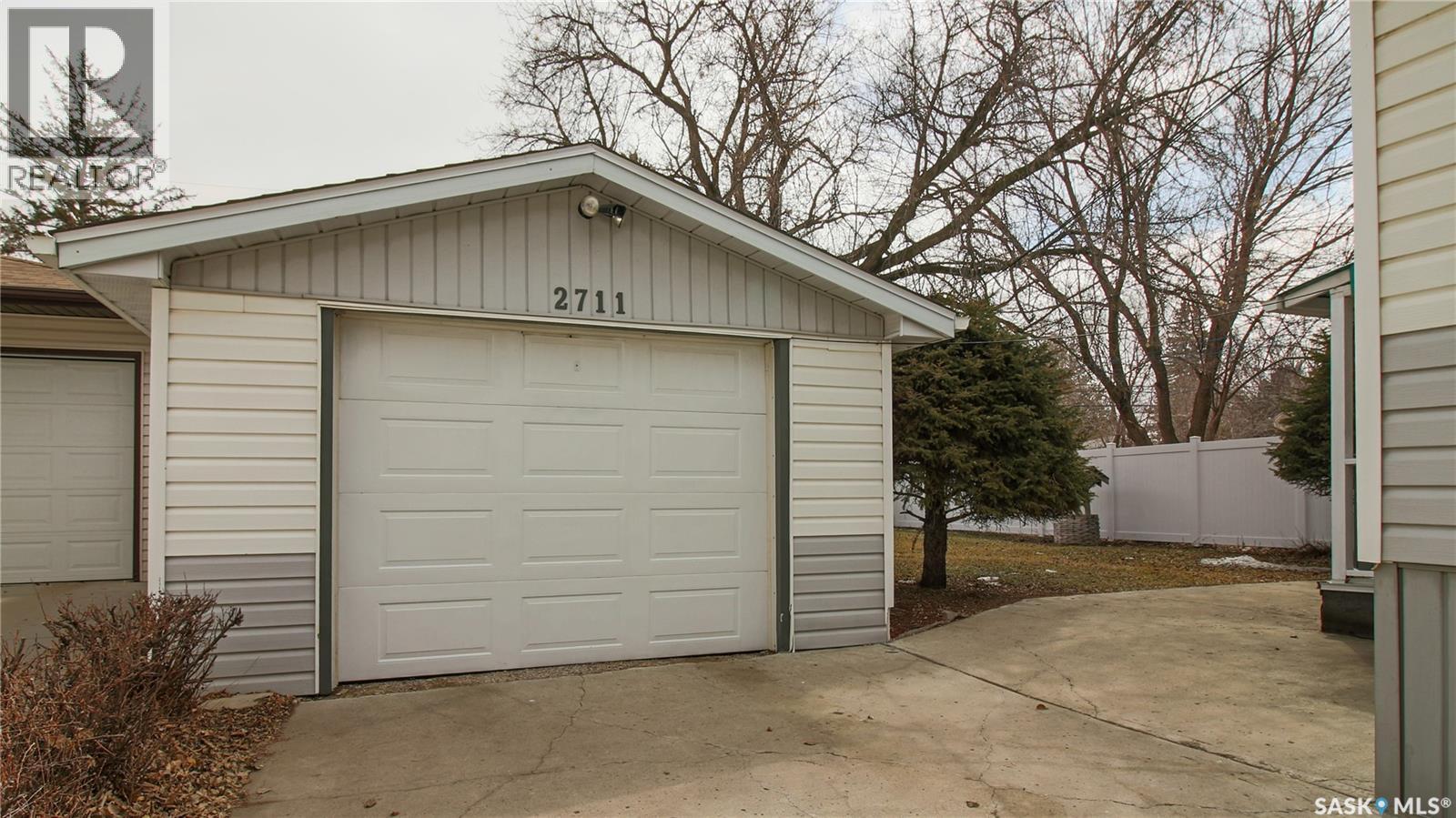 2711 Montreal Crescent, Regina, SK - Outdoor With Exterior