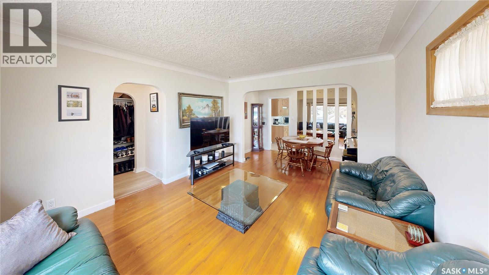 2711 Montreal Crescent, Regina, SK - Indoor Photo Showing Living Room