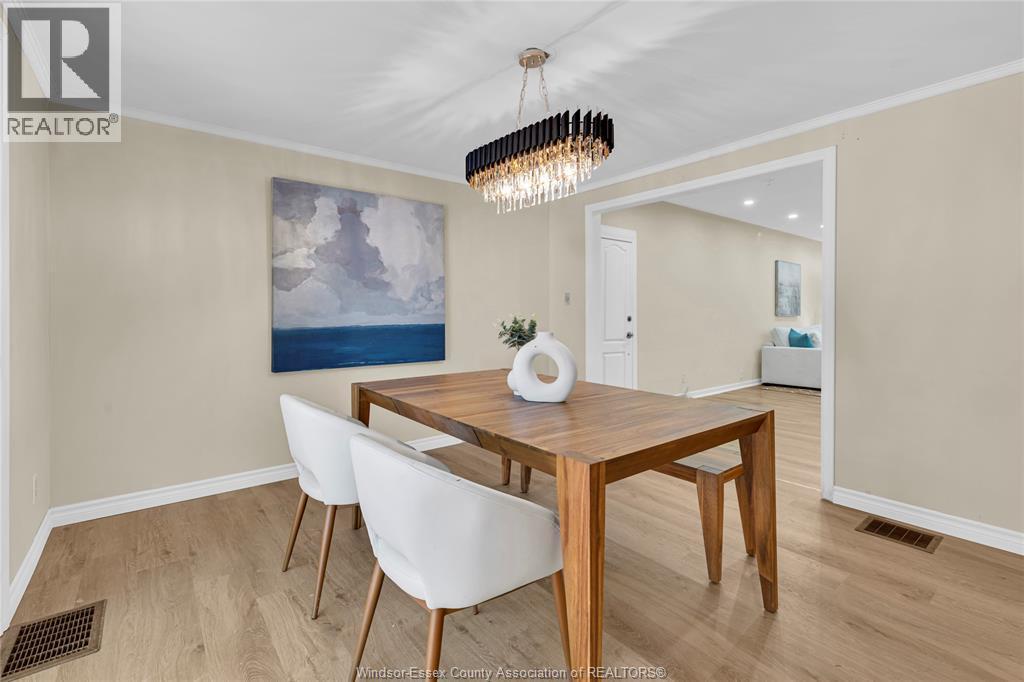 3711 Dandurand Boulevard, Windsor, ON - Indoor Photo Showing Dining Room