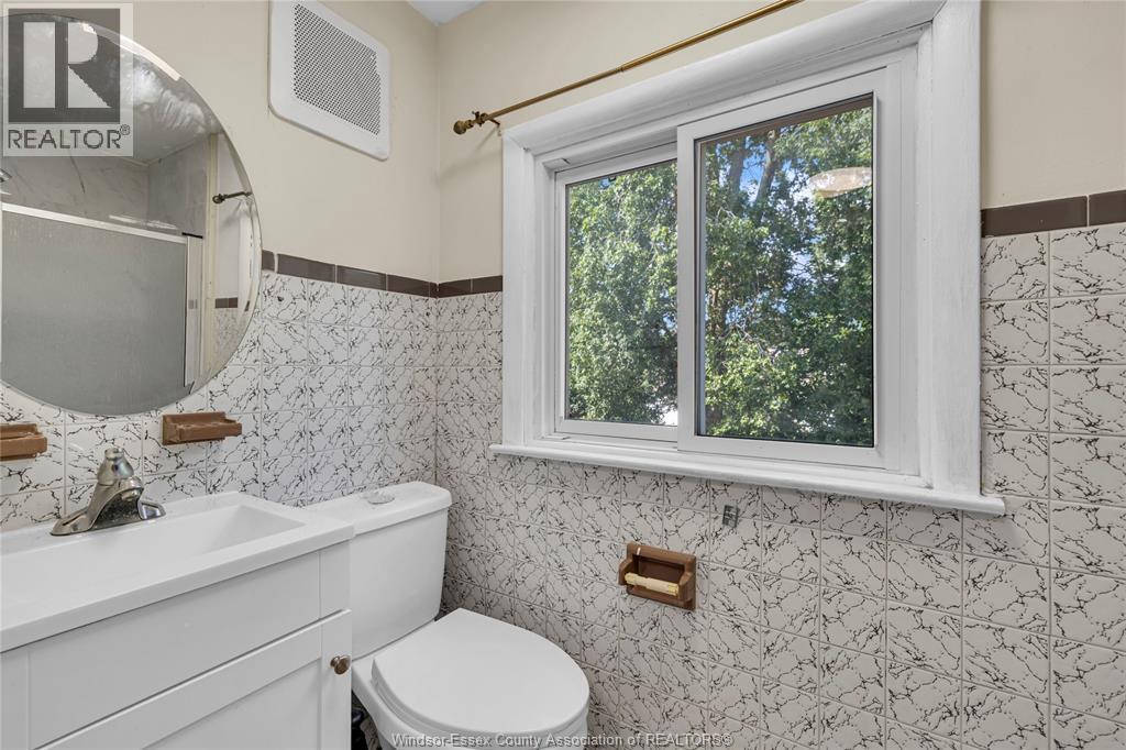3711 Dandurand Boulevard, Windsor, ON - Indoor Photo Showing Bathroom