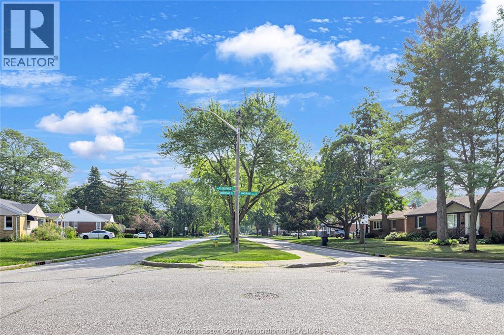 3711 Dandurand Boulevard, Windsor, ON - Outdoor