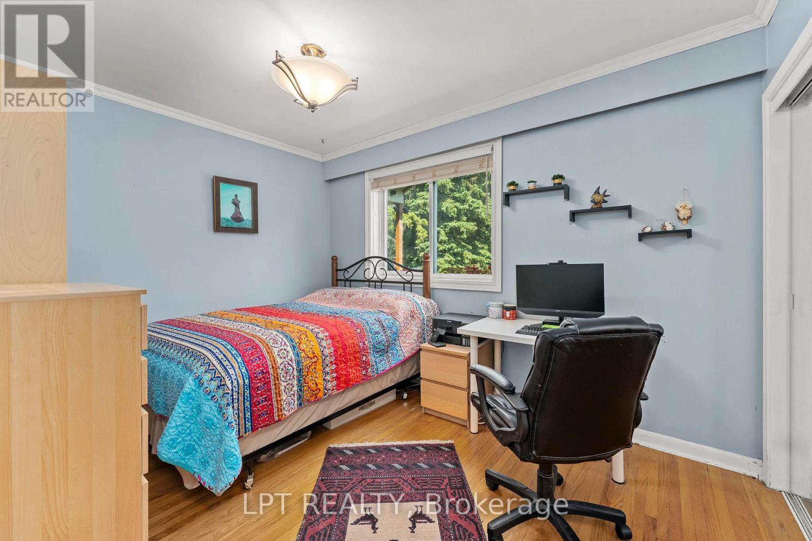 2nd Bedroom - 31 Patrick Drive, Aurora, ON - Indoor Photo Showing Bedroom