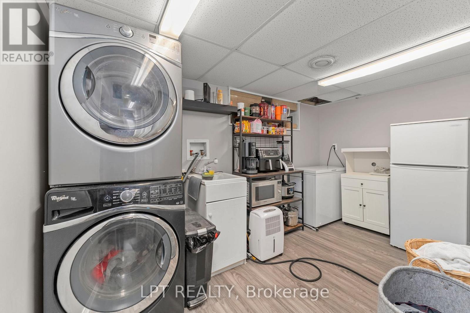 Laundry - 31 Patrick Drive, Aurora, ON - Indoor Photo Showing Laundry Room