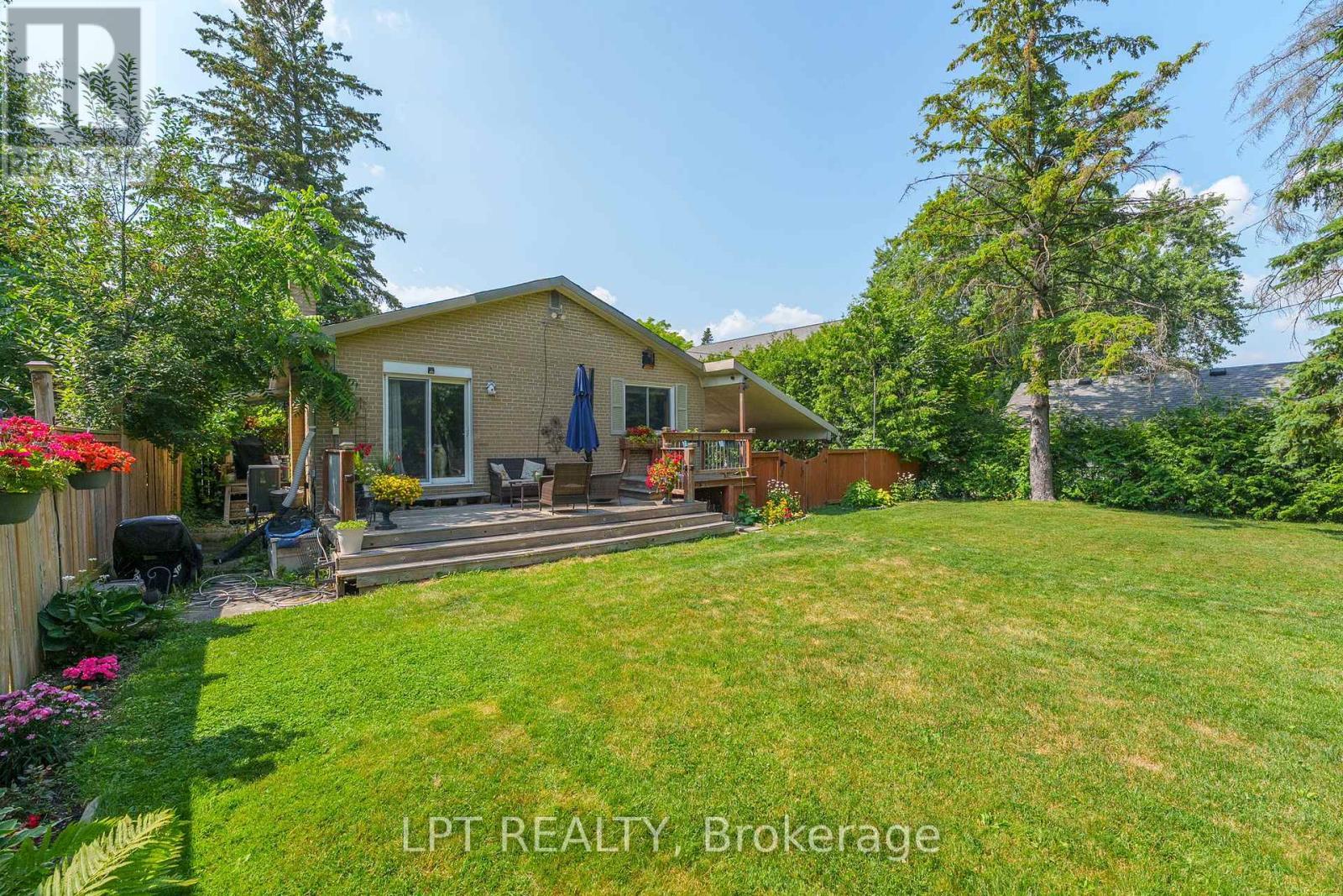 31 Patrick Drive, Aurora, ON - Outdoor With Deck Patio Veranda