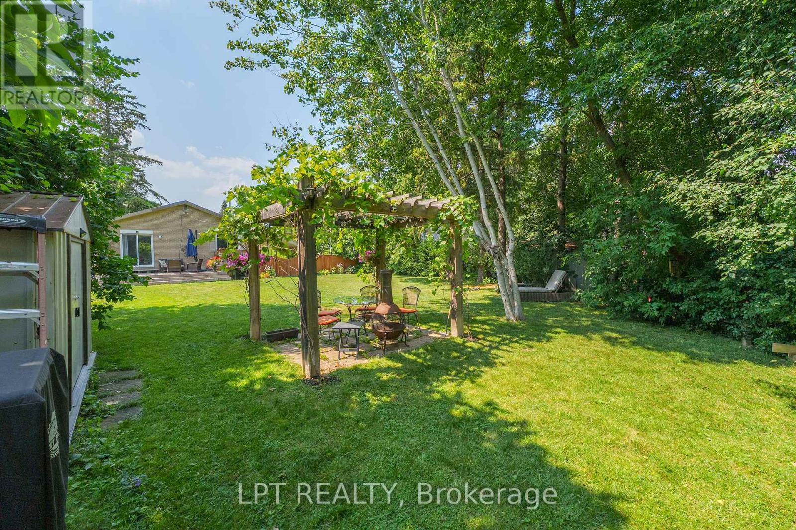 31 Patrick Drive, Aurora, ON - Outdoor