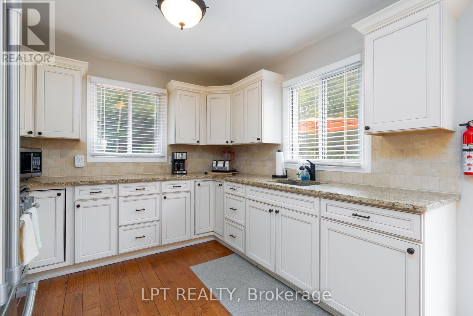 34 Staglir Drive, Tiny, ON - Indoor Photo Showing Kitchen