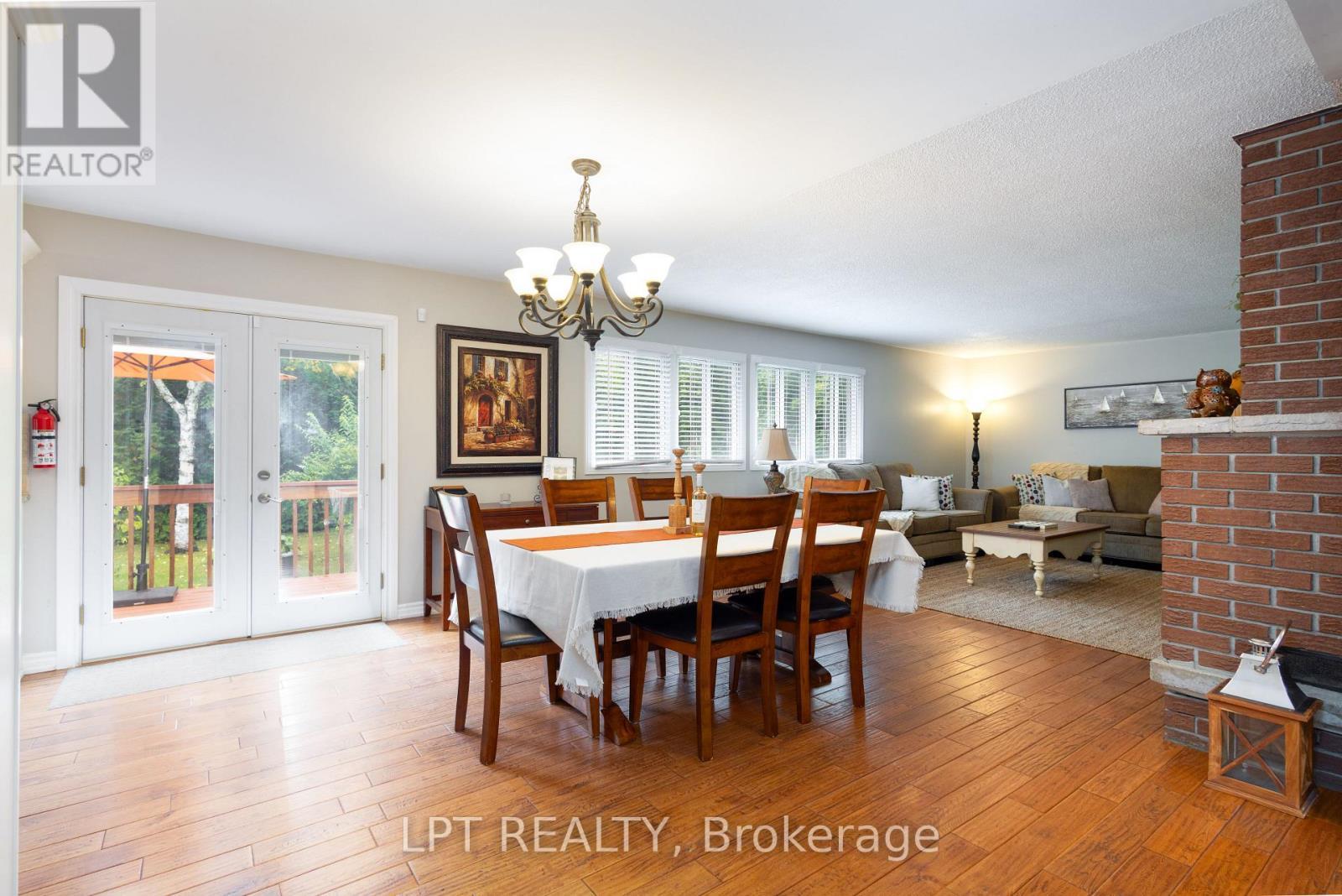 Bright & Open - 34 Staglir Drive, Tiny, ON - Indoor Photo Showing Dining Room