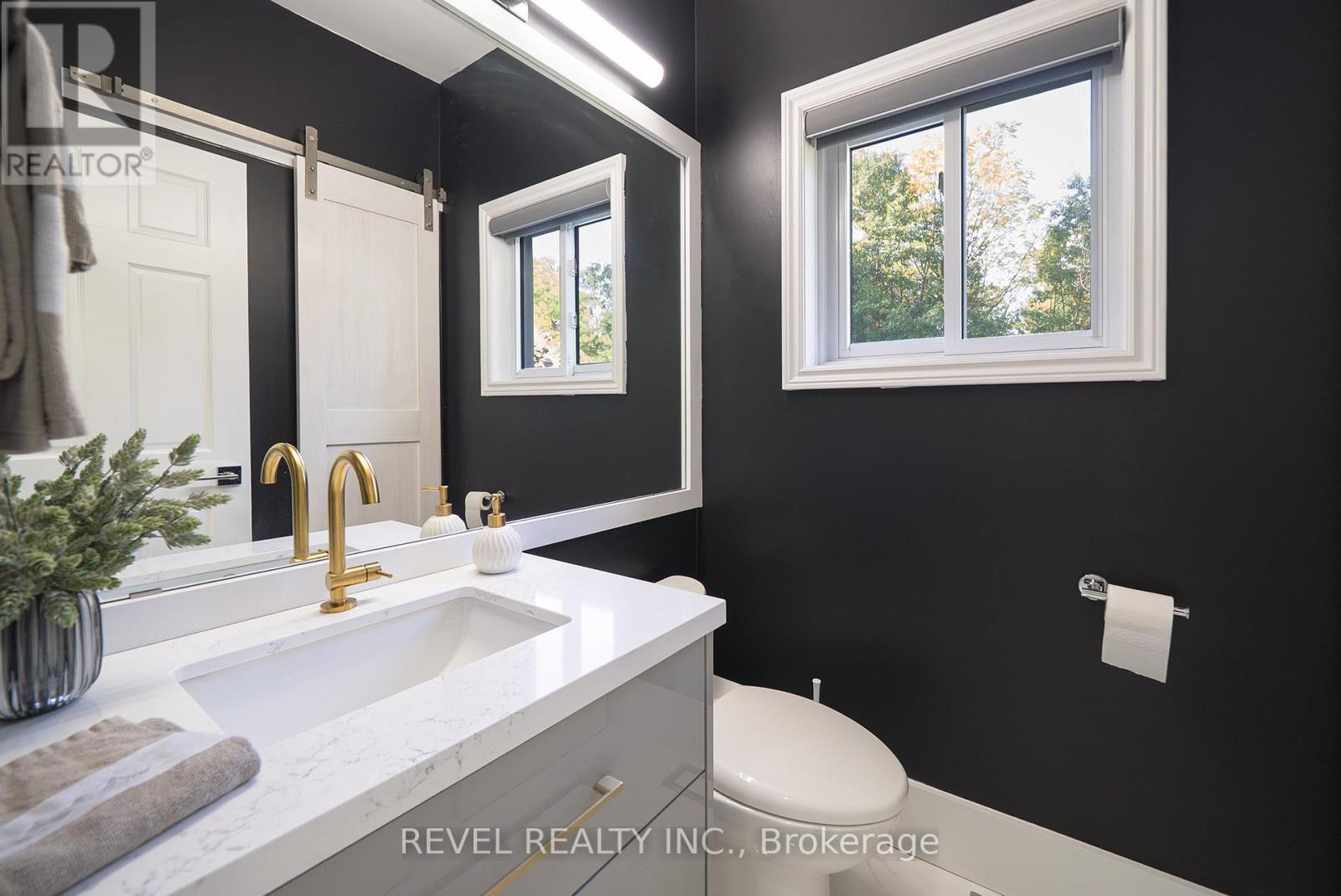 9 Michael'S Lane, Tillsonburg, ON - Indoor Photo Showing Bathroom