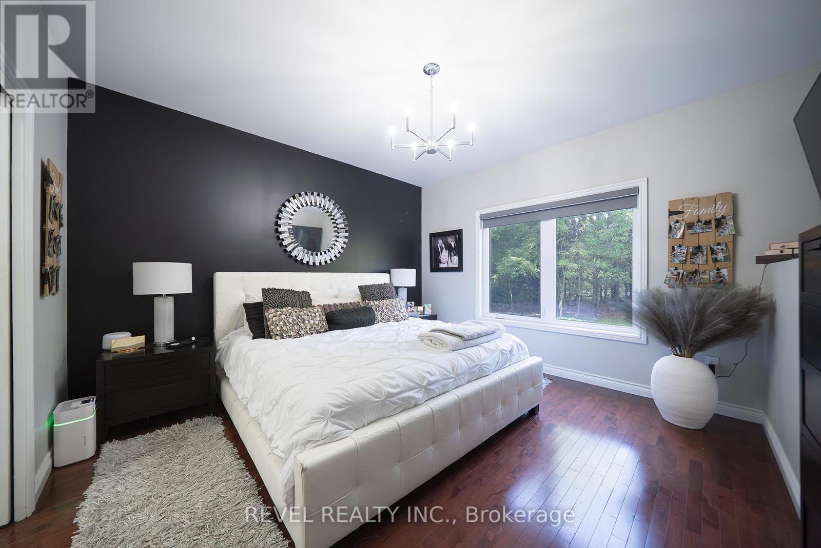 9 Michael'S Lane, Tillsonburg, ON - Indoor Photo Showing Bedroom
