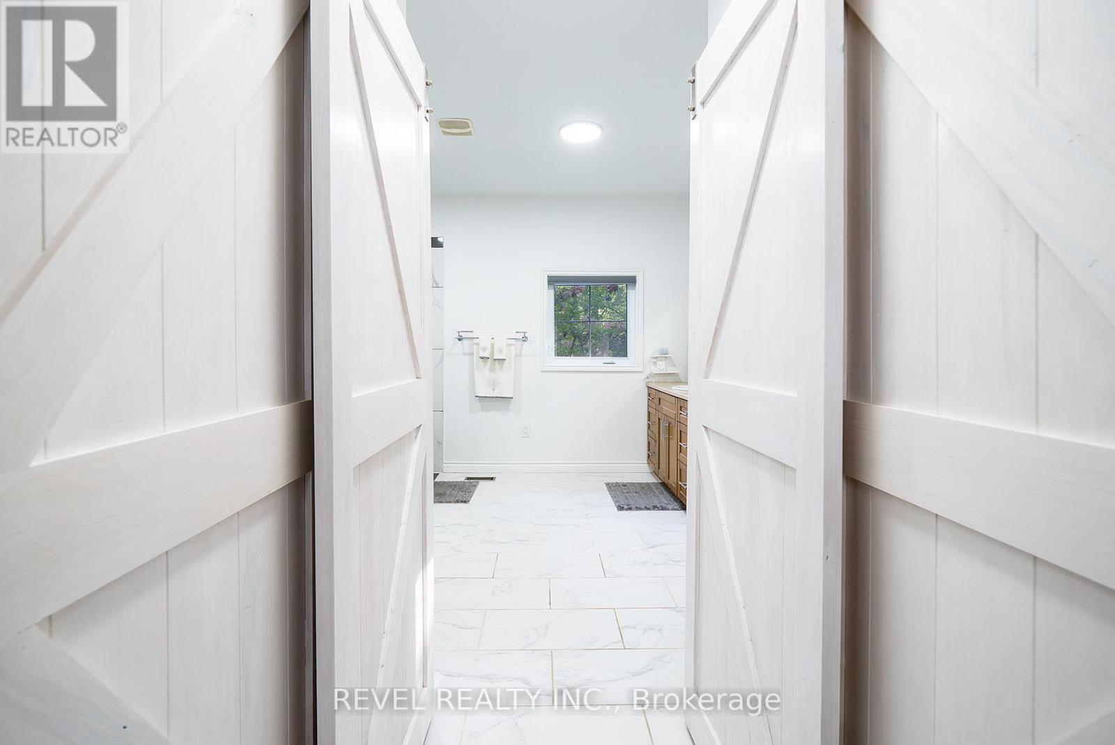 9 Michael'S Lane, Tillsonburg, ON - Indoor Photo Showing Other Room