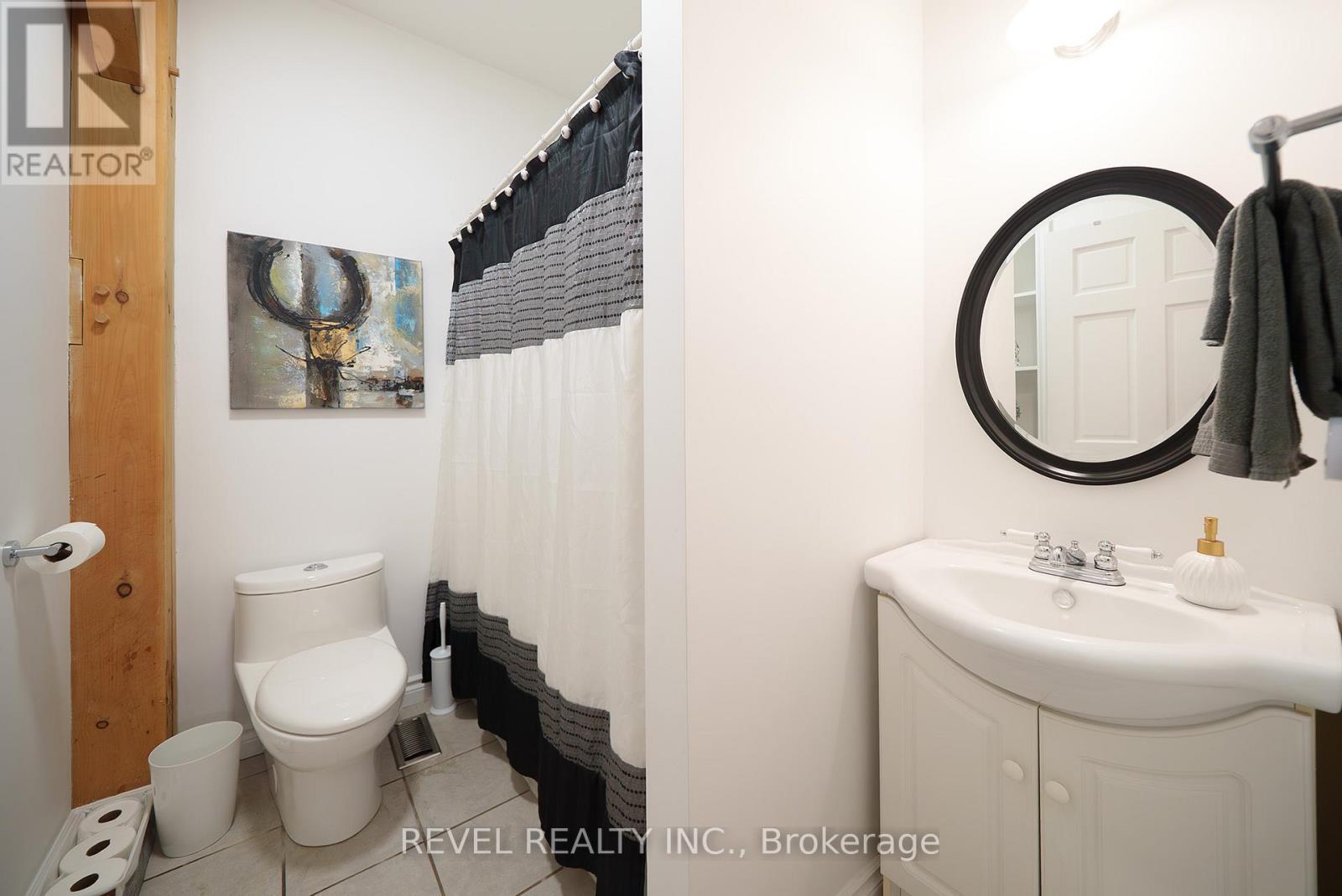 9 Michael'S Lane, Tillsonburg, ON - Indoor Photo Showing Bathroom