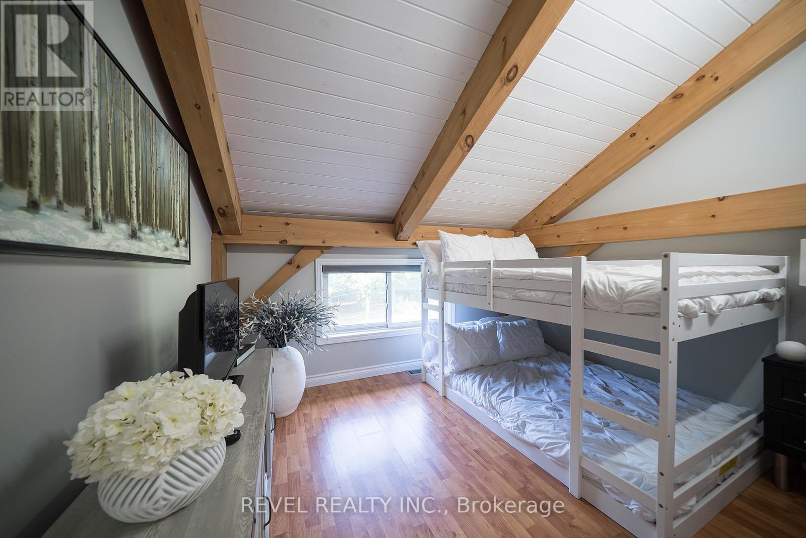 9 Michael'S Lane, Tillsonburg, ON - Indoor Photo Showing Bedroom