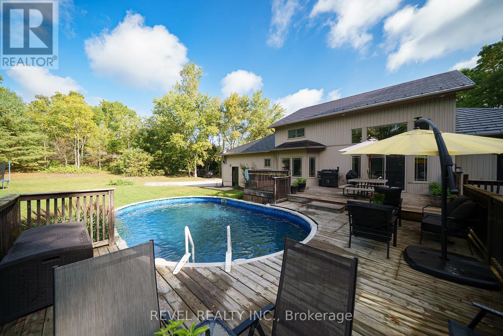 9 Michael'S Lane, Tillsonburg, ON - Outdoor With Above Ground Pool With Backyard