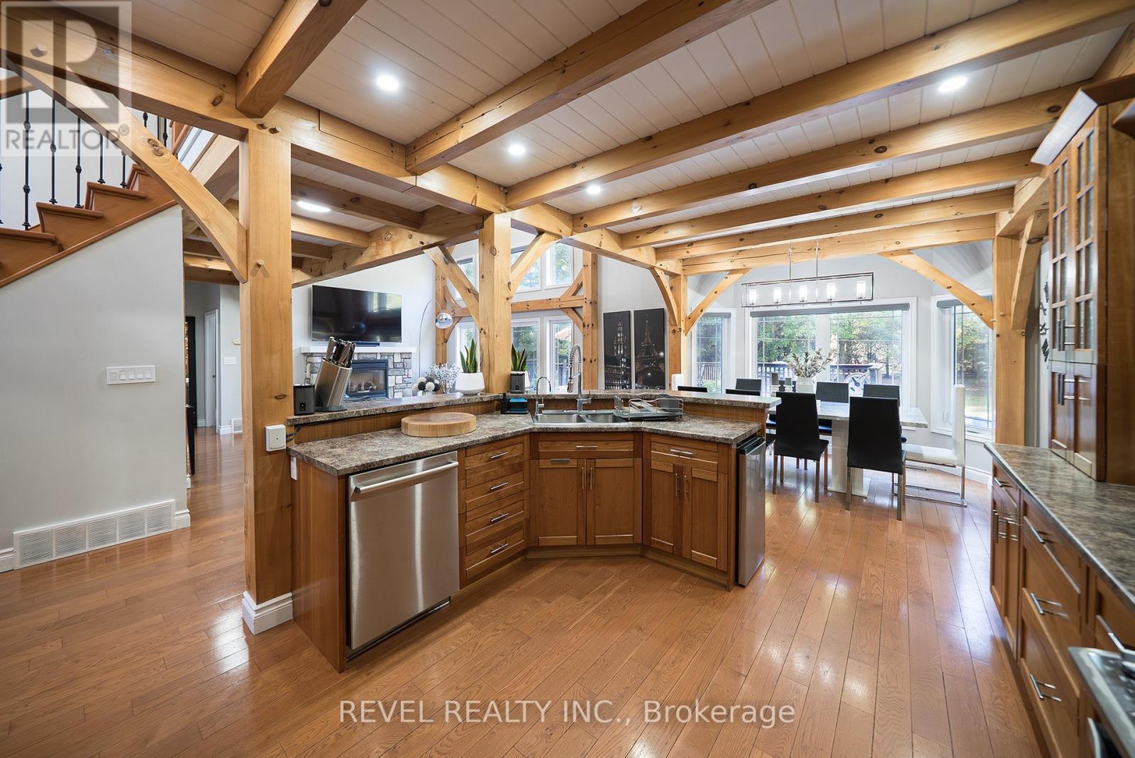 9 Michael'S Lane, Tillsonburg, ON - Indoor Photo Showing Kitchen With Double Sink