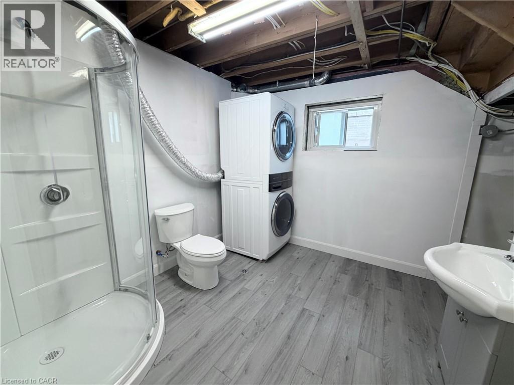 446 East 36Th Street, Hamilton, ON - Indoor Photo Showing Bathroom