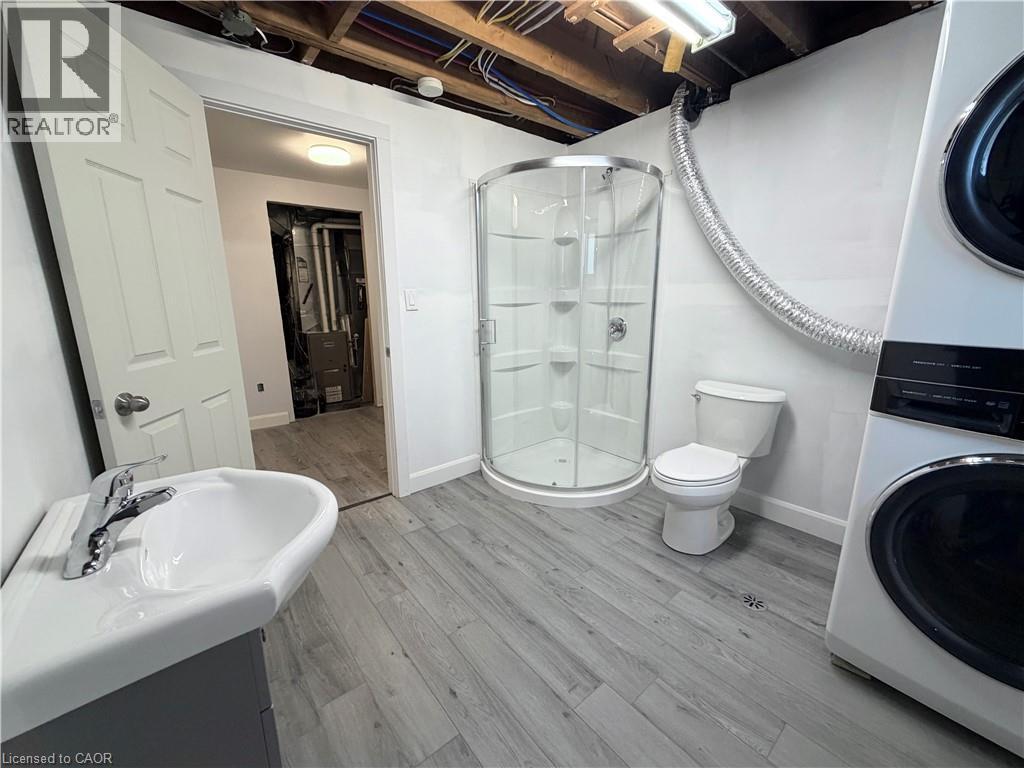 446 East 36Th Street, Hamilton, ON - Indoor Photo Showing Laundry Room