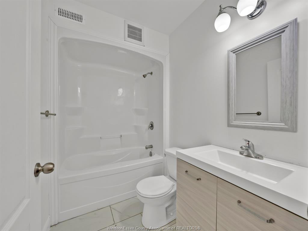 658 Caron, Windsor, ON