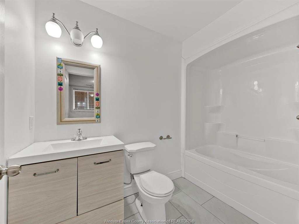 658 Caron, Windsor, ON