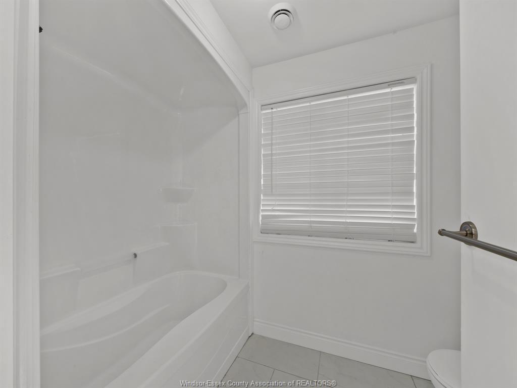 658 Caron, Windsor, ON