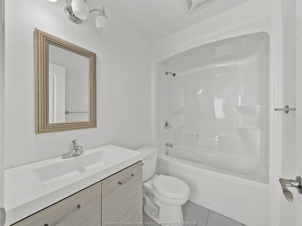 658 Caron, Windsor, ON