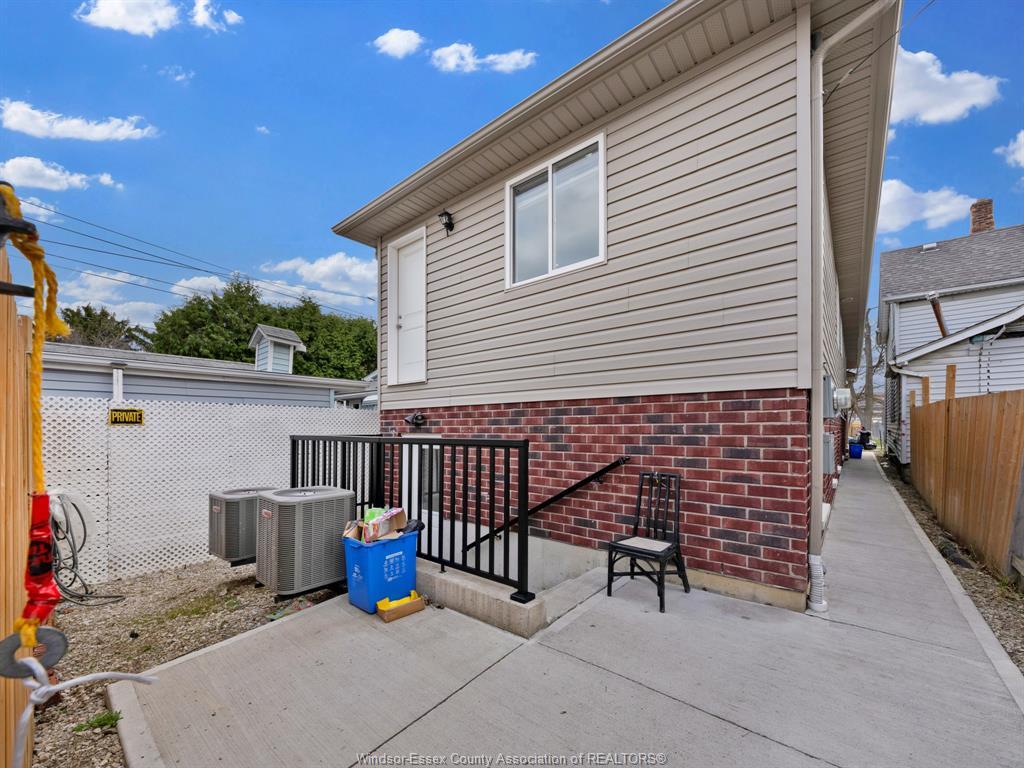 658 Caron, Windsor, ON