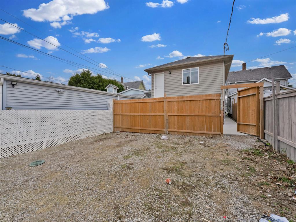 658 Caron, Windsor, ON