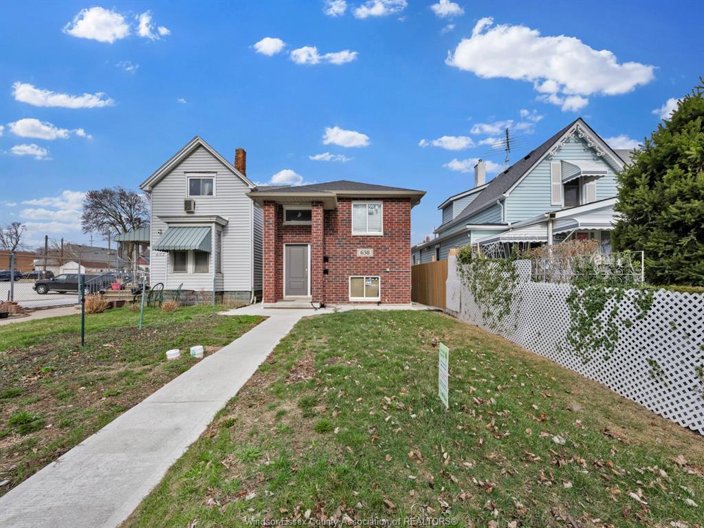 658 Caron, Windsor, ON