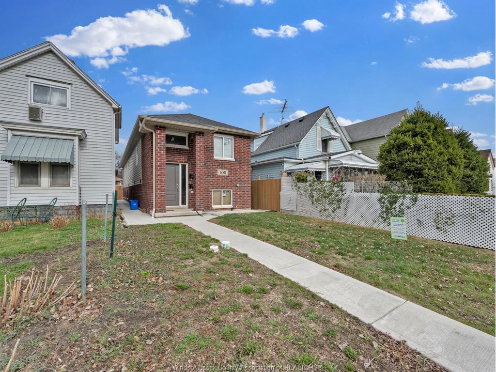 658 Caron, Windsor, ON