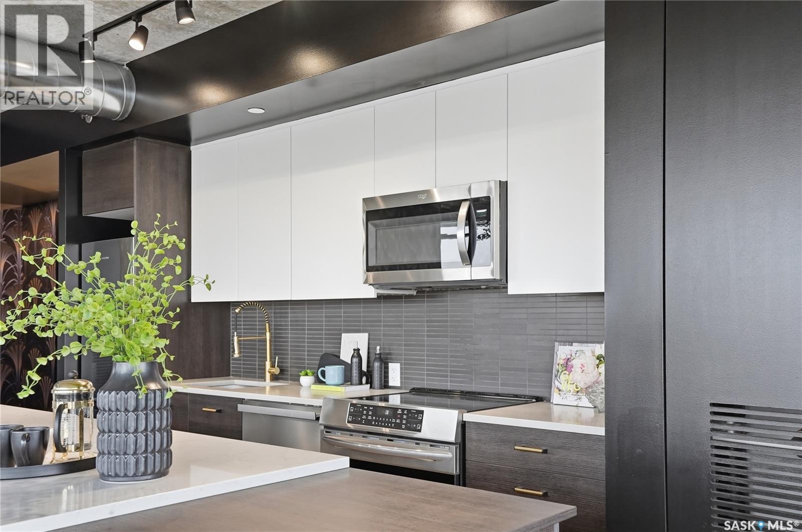 1505 490 2Nd Avenue S, Saskatoon, SK - Indoor Photo Showing Kitchen With Upgraded Kitchen