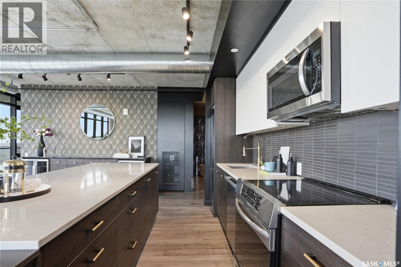 1505 490 2Nd Avenue S, Saskatoon, SK - Indoor Photo Showing Kitchen With Upgraded Kitchen