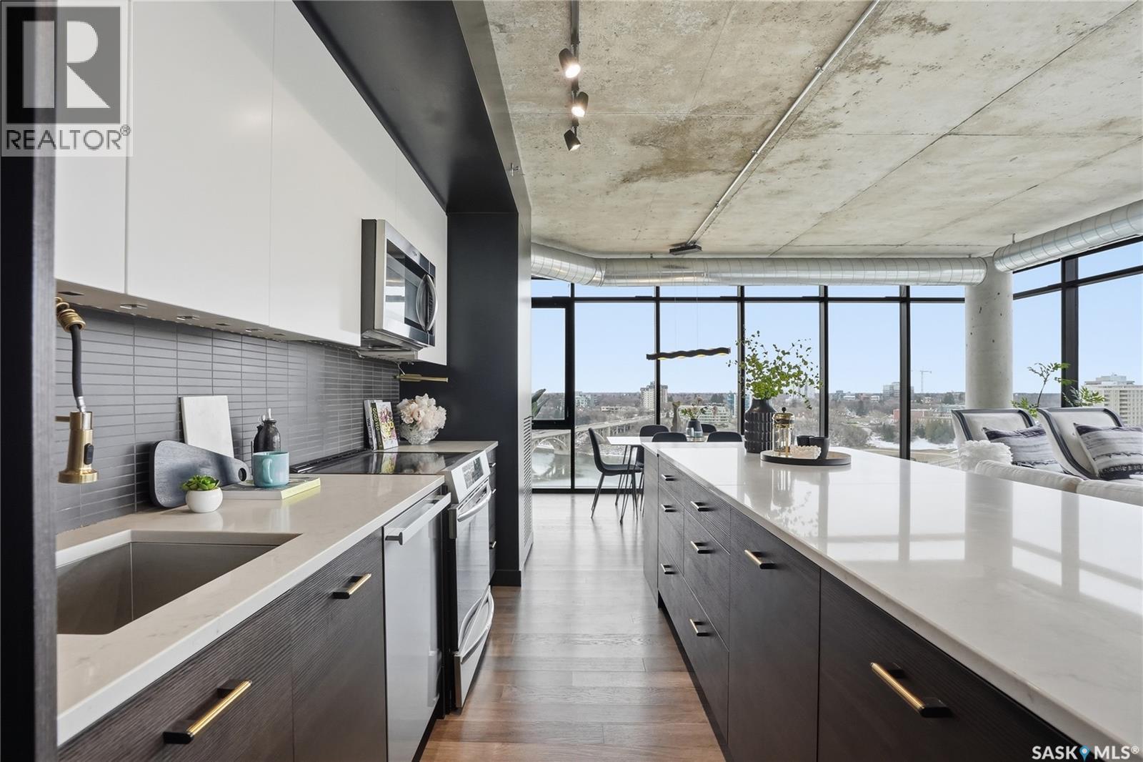 1505 490 2Nd Avenue S, Saskatoon, SK - Indoor Photo Showing Kitchen With Upgraded Kitchen