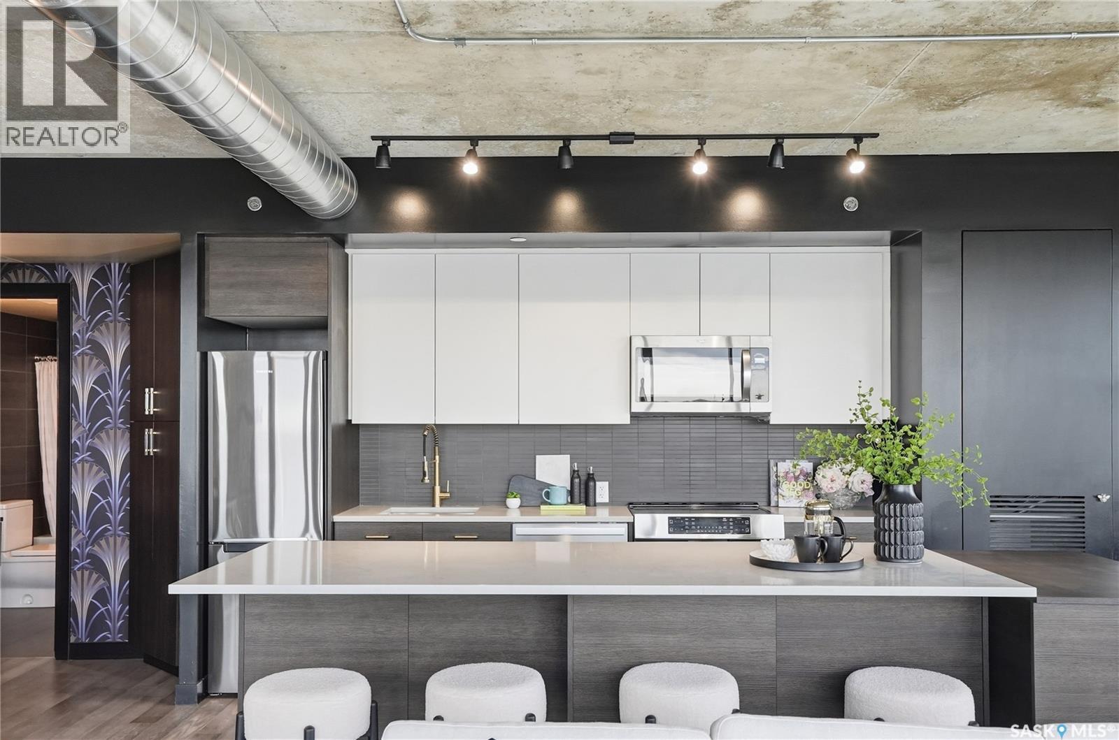 1505 490 2Nd Avenue S, Saskatoon, SK - Indoor Photo Showing Kitchen With Upgraded Kitchen