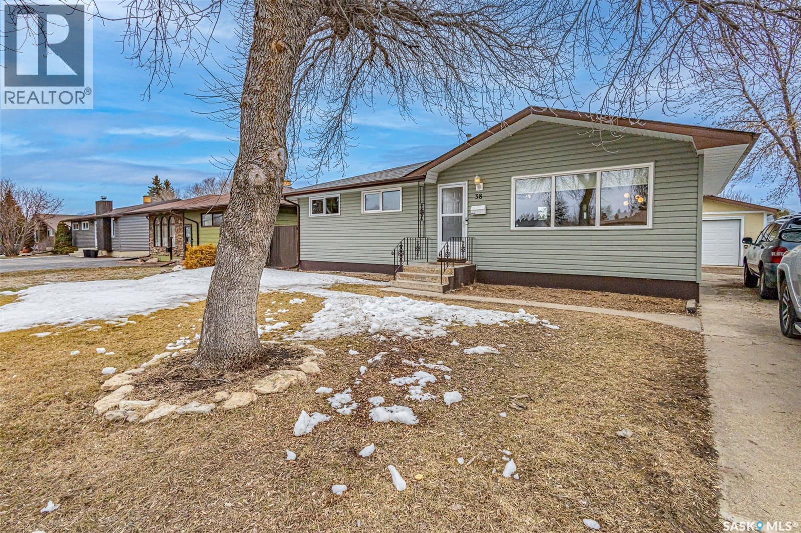 38 Morris Drive, Saskatoon, SK - Outdoor