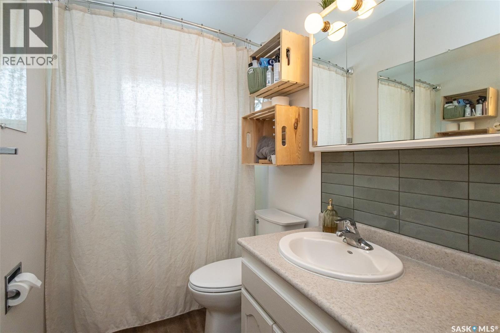 38 Morris Drive, Saskatoon, SK - Indoor Photo Showing Bathroom