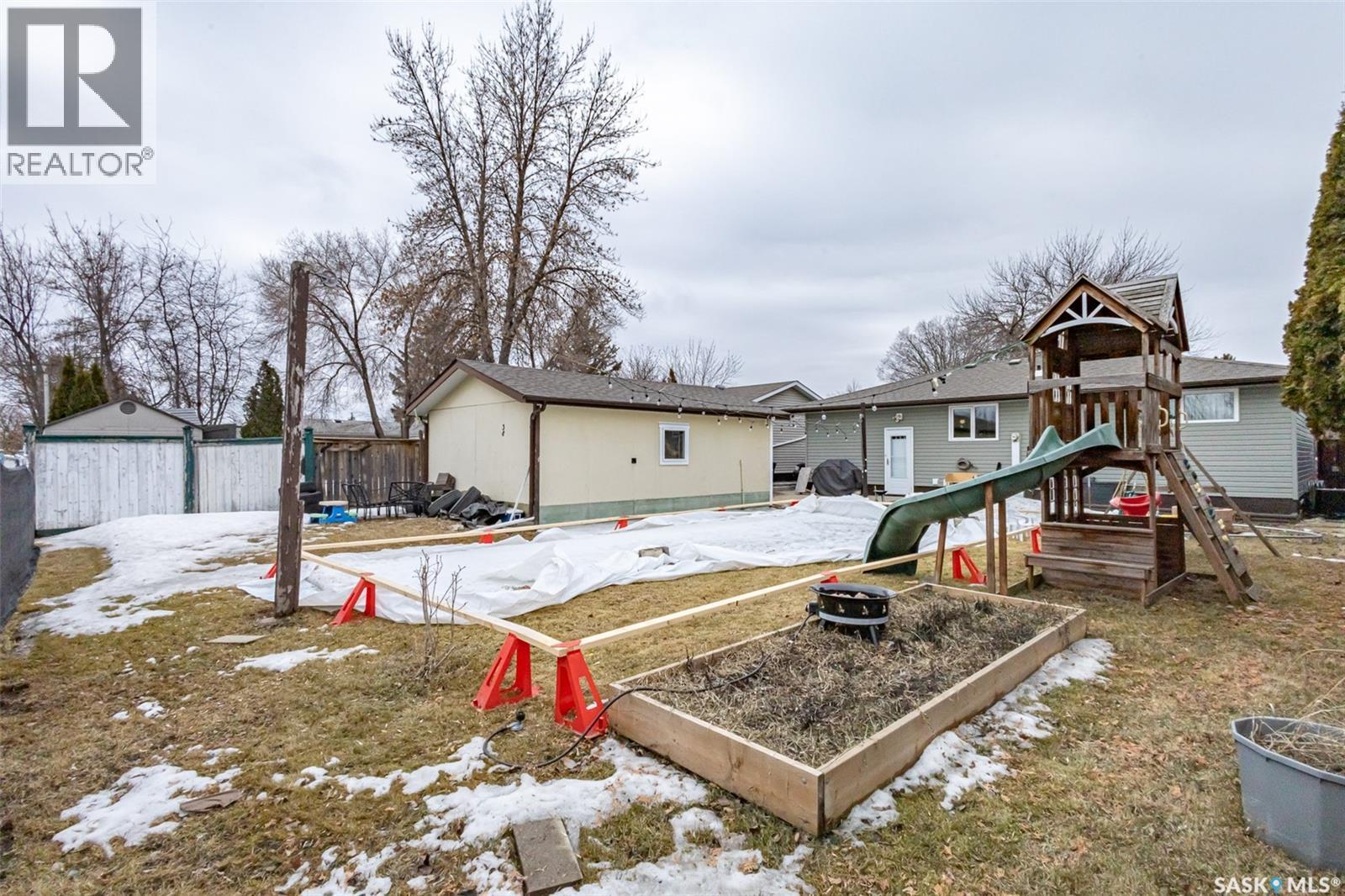 38 Morris Drive, Saskatoon, SK - Outdoor